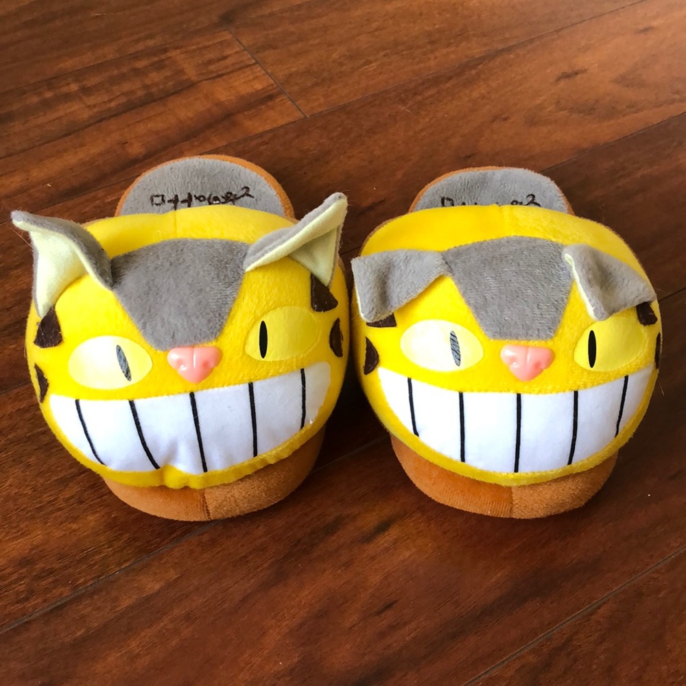 Free Cat slipper with purchase
